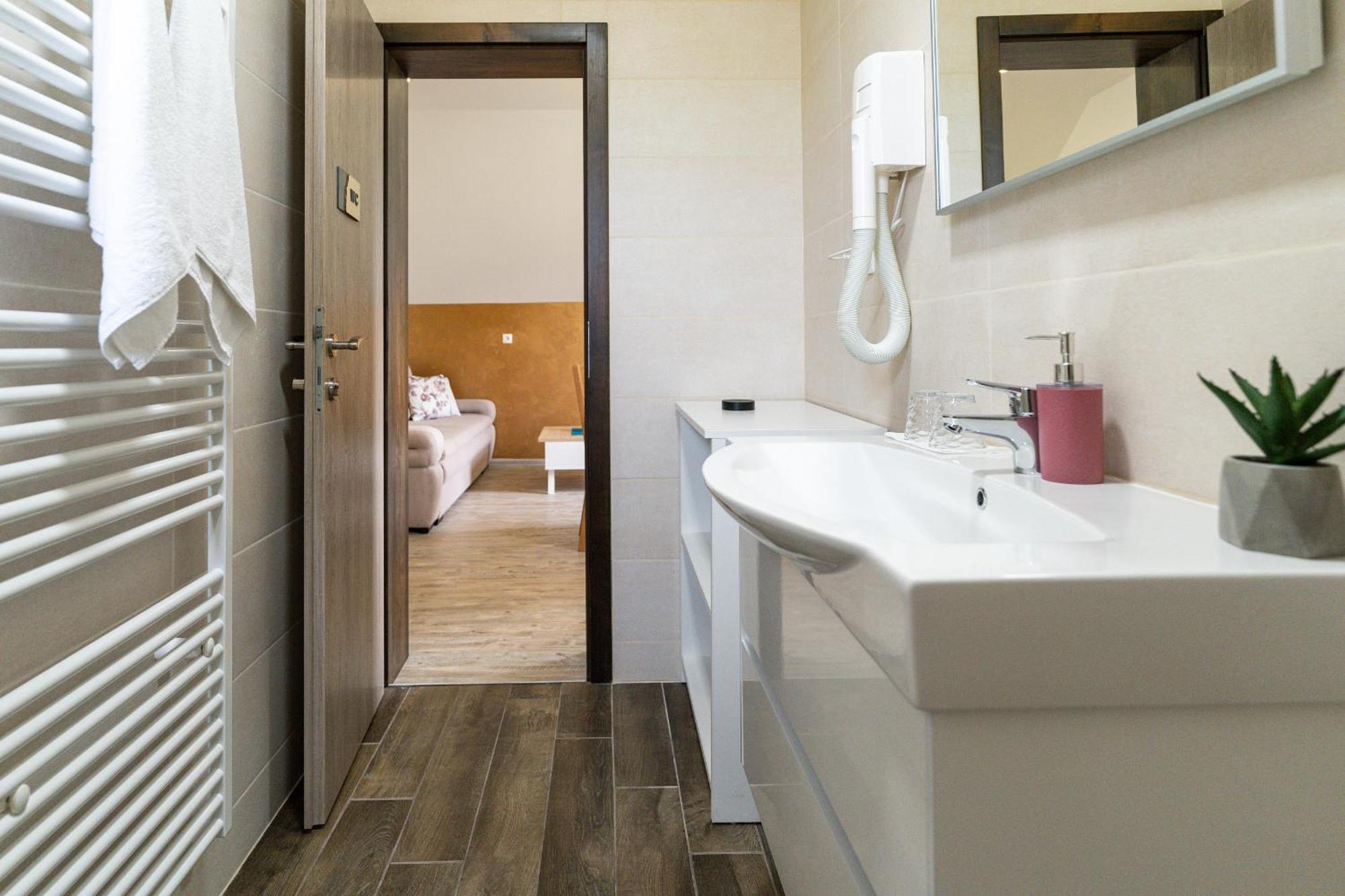 Deluxe Apartment With Jacuzzi - Patar Rakovica Bilik gambar